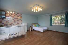 Jeju Olrepeurobangseu Pension