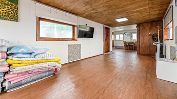 Jeju Woljeongri Pungcha Pension