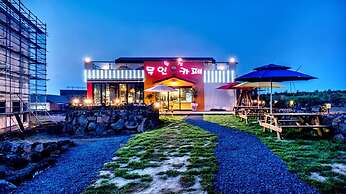 Jeju Woljeongri Pungcha Pension