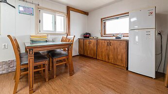 Jeju Woljeongri Pungcha Pension