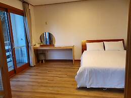 Seogwipo Livingstone Pension