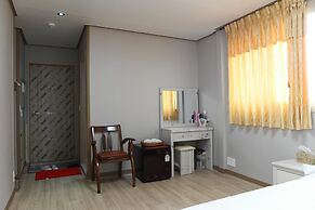 Jeju Ophirhouse Pension