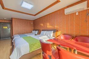 Geoje Rockspa Pension