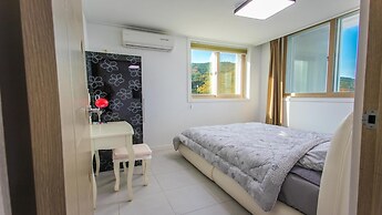 Geoje Rockspa Pension