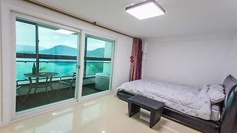 Geoje Rockspa Pension