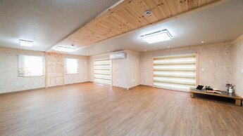 Jeju Ppalkanpungcha Pension