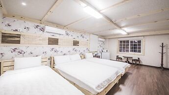 Jeju Ppalkanpungcha Pension