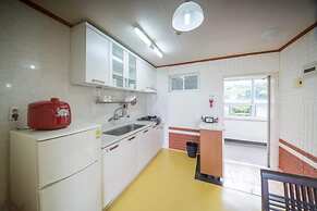 Seogwipo Jejuhae-anhyuyang Pension