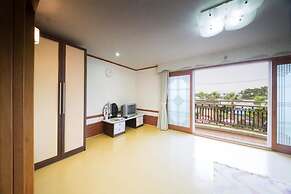 Seogwipo Jejuhae-anhyuyang Pension