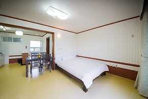 Seogwipo Jejuhae-anhyuyang Pension