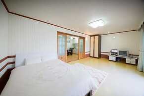 Seogwipo Jejuhae-anhyuyang Pension