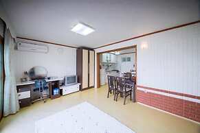 Seogwipo Jejuhae-anhyuyang Pension