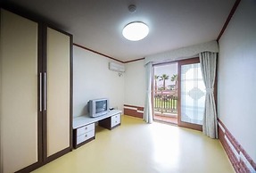Seogwipo Jejuhae-anhyuyang Pension