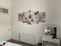 Impeccable 1-bed Apartment Perth a Home From Home