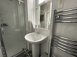 Impeccable 1-bed Apartment Perth a Home From Home