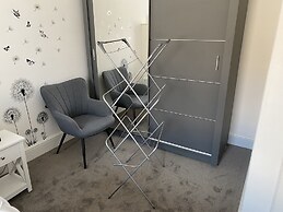 Impeccable 1-bed Apartment Perth a Home From Home