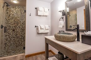 Studio Efficiency Unit With Balcony Over Mountaineer Square 1 Bedroom 