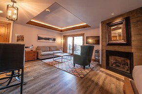 Studio Efficiency Unit With Balcony Over Mountaineer Square 1 Bedroom 