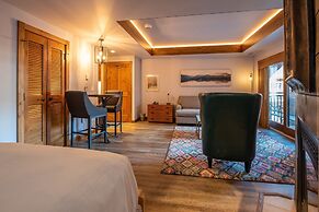 Studio Efficiency Unit With Balcony Over Mountaineer Square 1 Bedroom 