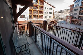 Studio Efficiency Unit With Balcony Over Mountaineer Square 1 Bedroom 