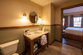 Two Bedroom Condo with a Balcony in Mountaineer Square 2 Condo - No Cl