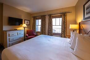 Two Bedroom Condo with a Balcony in Mountaineer Square 2 Condo - No Cl