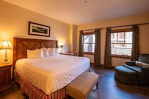 Two Bedroom Condo with a Balcony in Mountaineer Square 2 Condo - No Cl