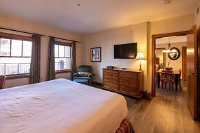 Two Bedroom Condo with a Balcony in Mountaineer Square 2 Condo - No Cl