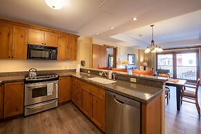 Two Bedroom Condo with a Balcony in Mountaineer Square 2 Condo - No Cl