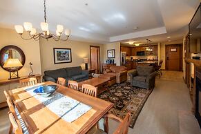 Spacious 3 Bedroom Condo with Balcony in Mountaineer Square 3 Condo - 