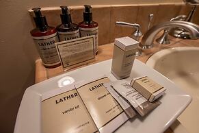 Spacious 3 Bedroom Condo with Balcony in Mountaineer Square 3 Condo - 