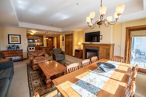 Spacious 3 Bedroom Condo with Balcony in Mountaineer Square 3 Condo - 