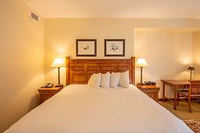 Spacious 3 Bedroom Condo with Balcony in Mountaineer Square 3 Condo - 