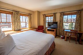 Spacious 3 Bedroom Condo with Balcony in Mountaineer Square 3 Condo - 