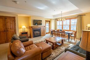 Spacious 3 Bedroom Condo with Balcony in Mountaineer Square 3 Condo - 