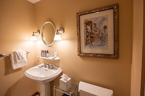 Spacious 3 Bedroom Condo with Balcony in Mountaineer Square 3 Condo - 