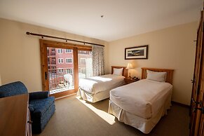 Spacious 3 Bedroom Condo with Balcony in Mountaineer Square 3 Condo - 