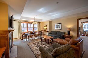 Spacious 3 Bedroom Condo with Balcony in Mountaineer Square 3 Condo - 