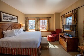 Spacious 3 Bedroom Condo with Balcony in Mountaineer Square 3 Condo - 