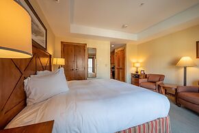 Comfortable Studio Efficiency Unit With Balcony Over Mountaineer Squar