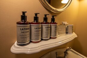 Two Bedroom Condo with Balcony over Mountaineer Square - Just Steps fr