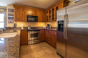 Two Bedroom Condo with Balcony over Mountaineer Square - Just Steps fr