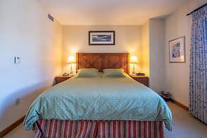 Two Bedroom Condo with Balcony over Mountaineer Square - Just Steps fr