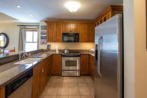 Two Bedroom Condo with Balcony over Mountaineer Square - Just Steps fr