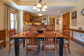 Two Bedroom Condo with Balcony over Mountaineer Square - Just Steps fr