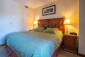 Two Bedroom Condo with Balcony over Mountaineer Square - Just Steps fr