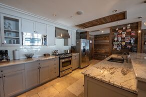 Three Bedroom Mountain Chic 6th Floor Penthouse with Amazing View 3 Co