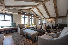 Three Bedroom Mountain Chic 6th Floor Penthouse with Amazing View 3 Co