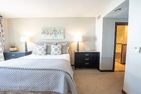 Three Bedroom Mountain Chic 6th Floor Penthouse with Amazing View 3 Co