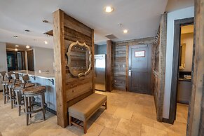 Three Bedroom Mountain Chic 6th Floor Penthouse with Amazing View 3 Co